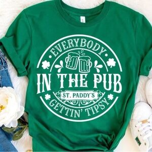 Everybody in the Pub Gettin’ Tipsy T-shirt (FREE SHIPPING)